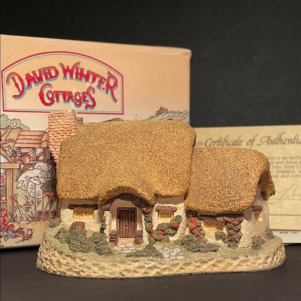 Vintage David Winter Cottage